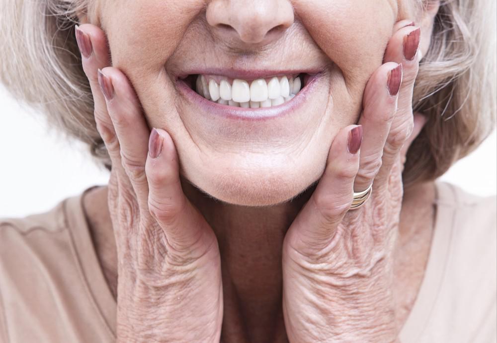What to Expect When Choosing a Thermoplastic Denture Adhesive